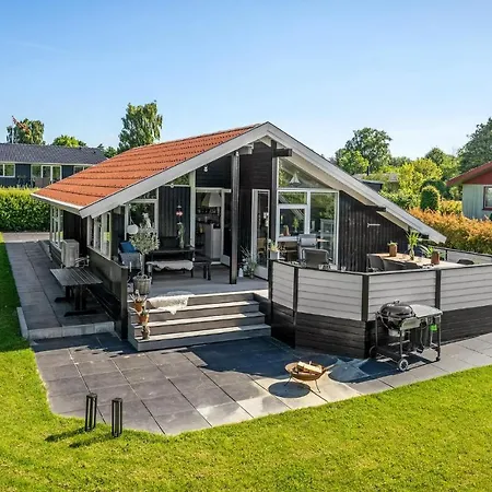 Awesome In Juelsminde With Kitchen Tatil Evi