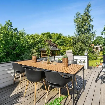 Awesome In Juelsminde With Kitchen Sonderby (Midtjylland)