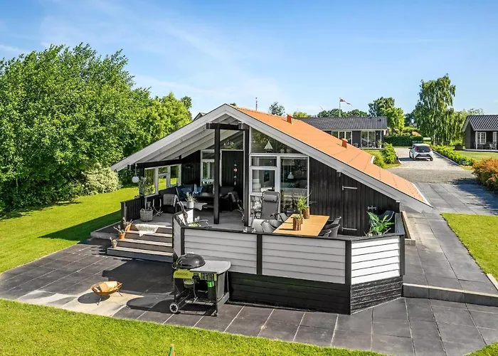 Awesome In Juelsminde With Kitchen Vakantiehuis *